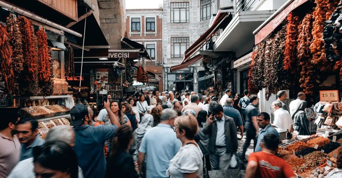 Exploring Vintage Fairs and Markets