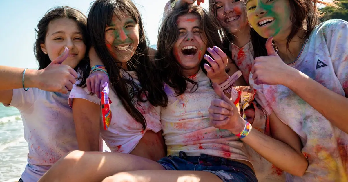 Top Creative Activities to Try with Friends