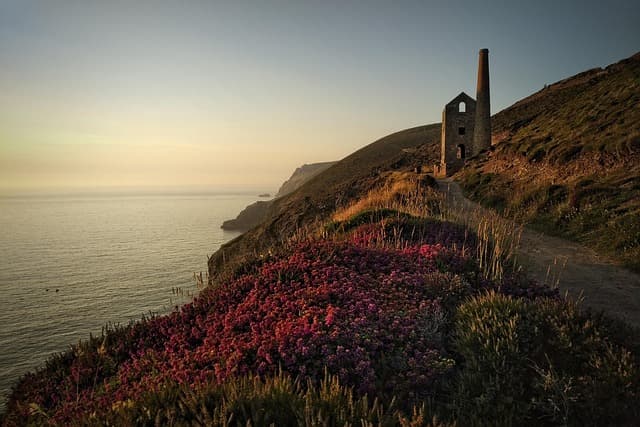 10 Unique Outdoor Adventures to Experience in the UK